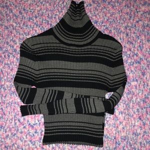 M/L  Bi-colored turtleneck